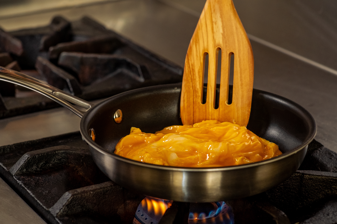 cooking an egg on non-stick cookware